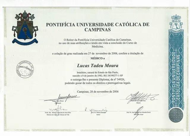 Diploma da Pontifícia Universidade Católica de Campinas conferindo o título de Médico a Lucas Tadeu Moura, colação de grau em 27 de novembro de 2006